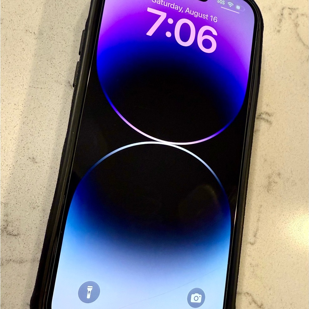 Apple iPhone in Deep Purple with Case - Picture 11 of 13